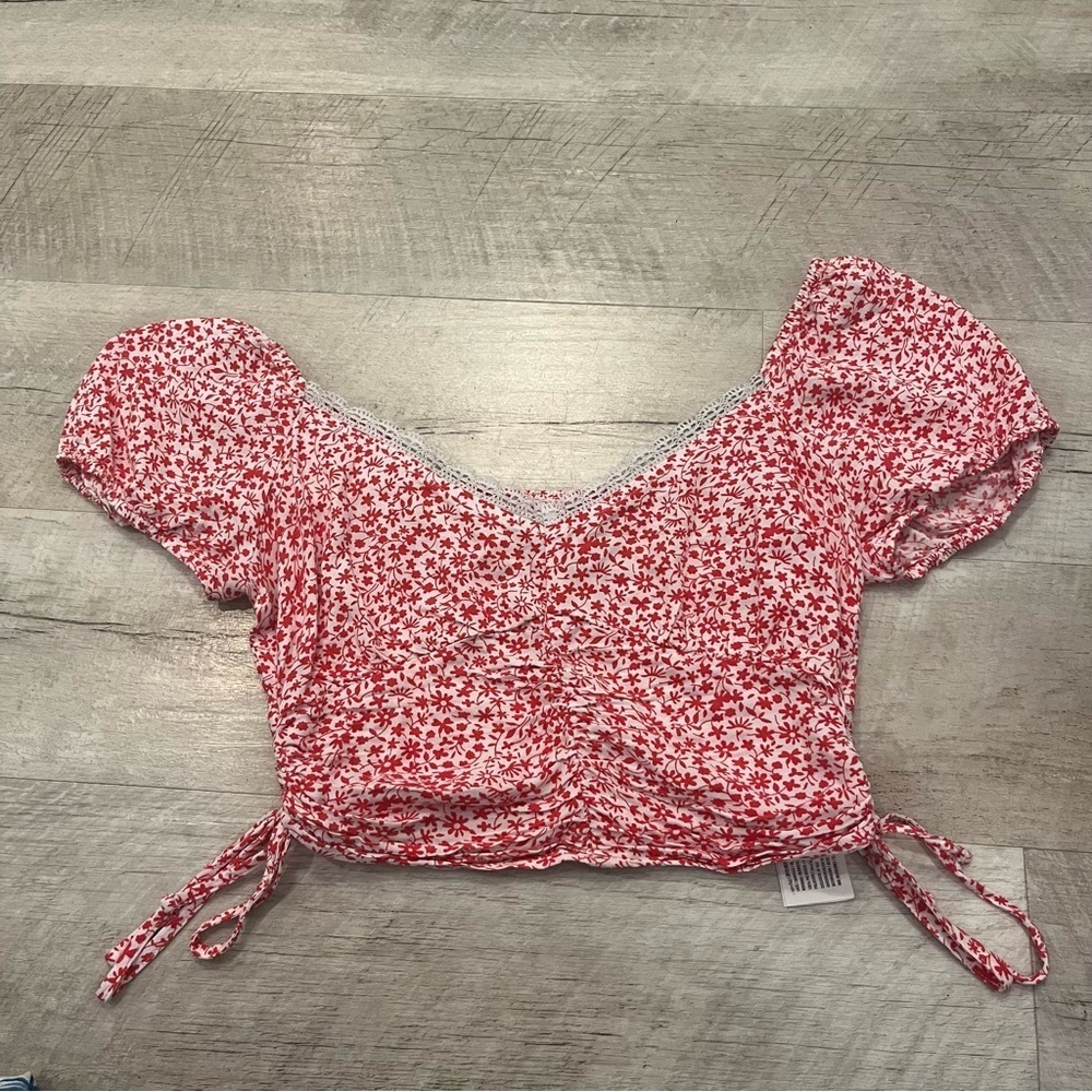 Hollister red floral crop top size xs